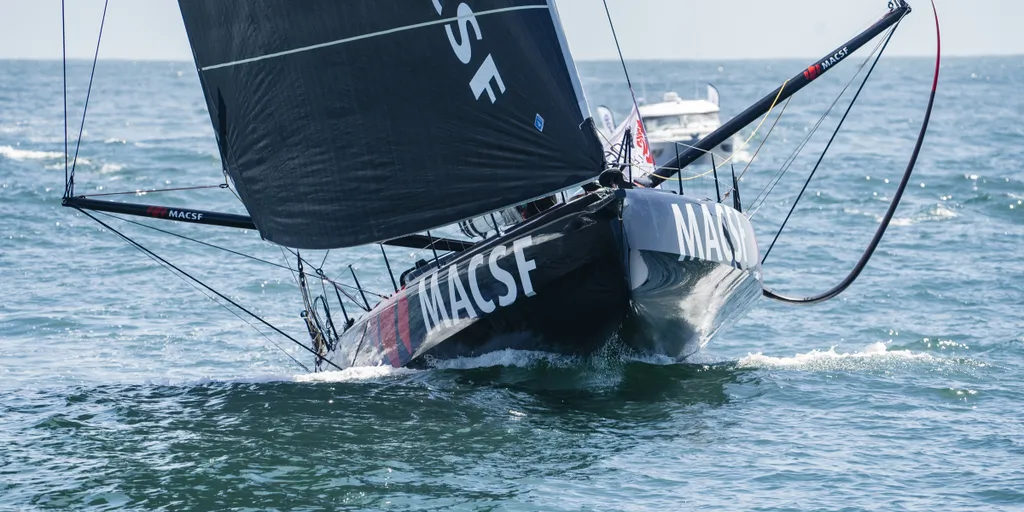 Le 7 juin, aux Sables-d'Olonne, village de la Vendée Arctique, les skippers avant le départ sur les pontons.