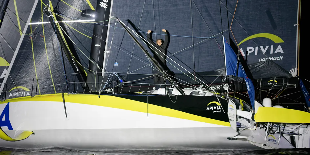 Charlie Dalin (Apivia) © F.Van Malleghem - Guyader Bermudes 1000 Race