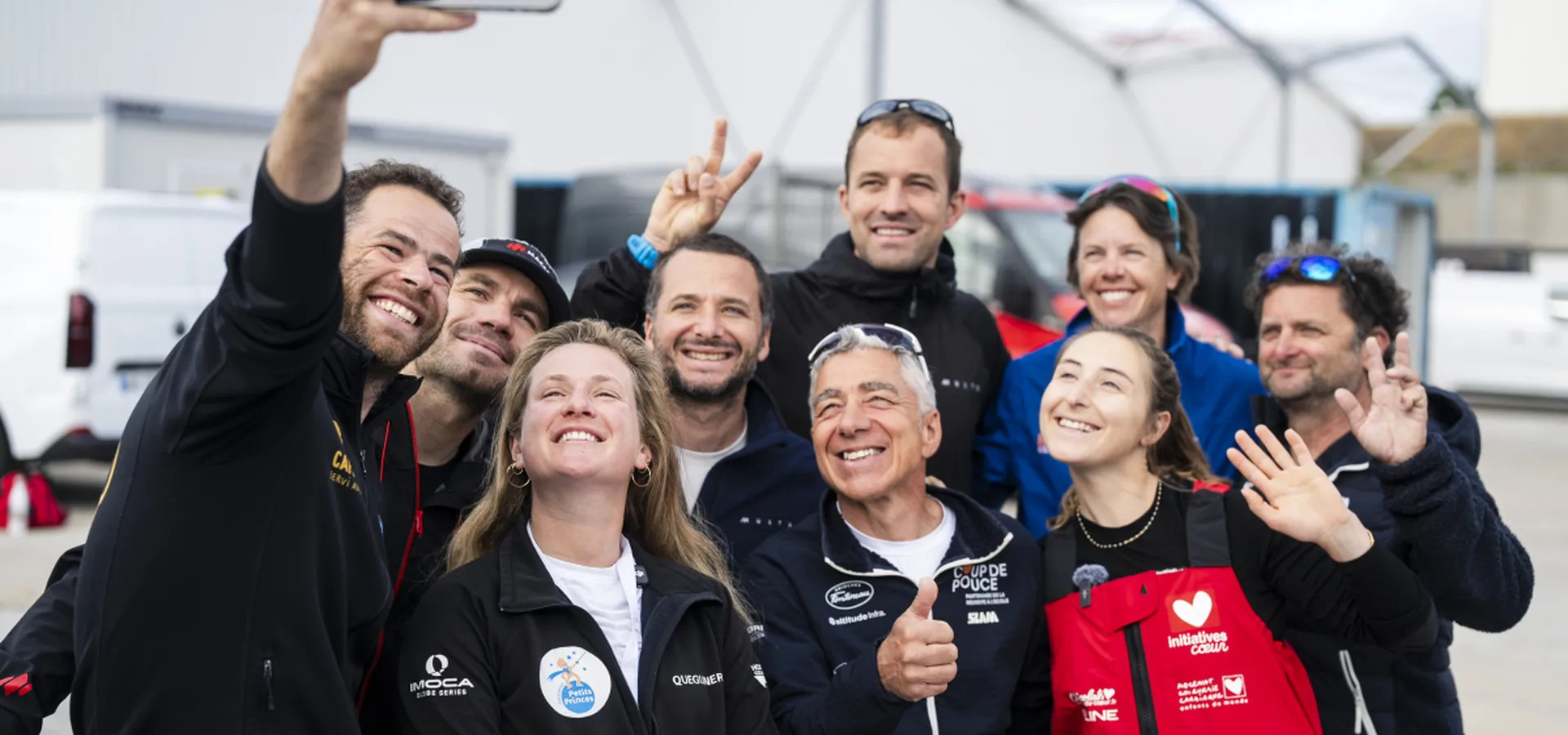 Les skippers avant le départ sur les pontons