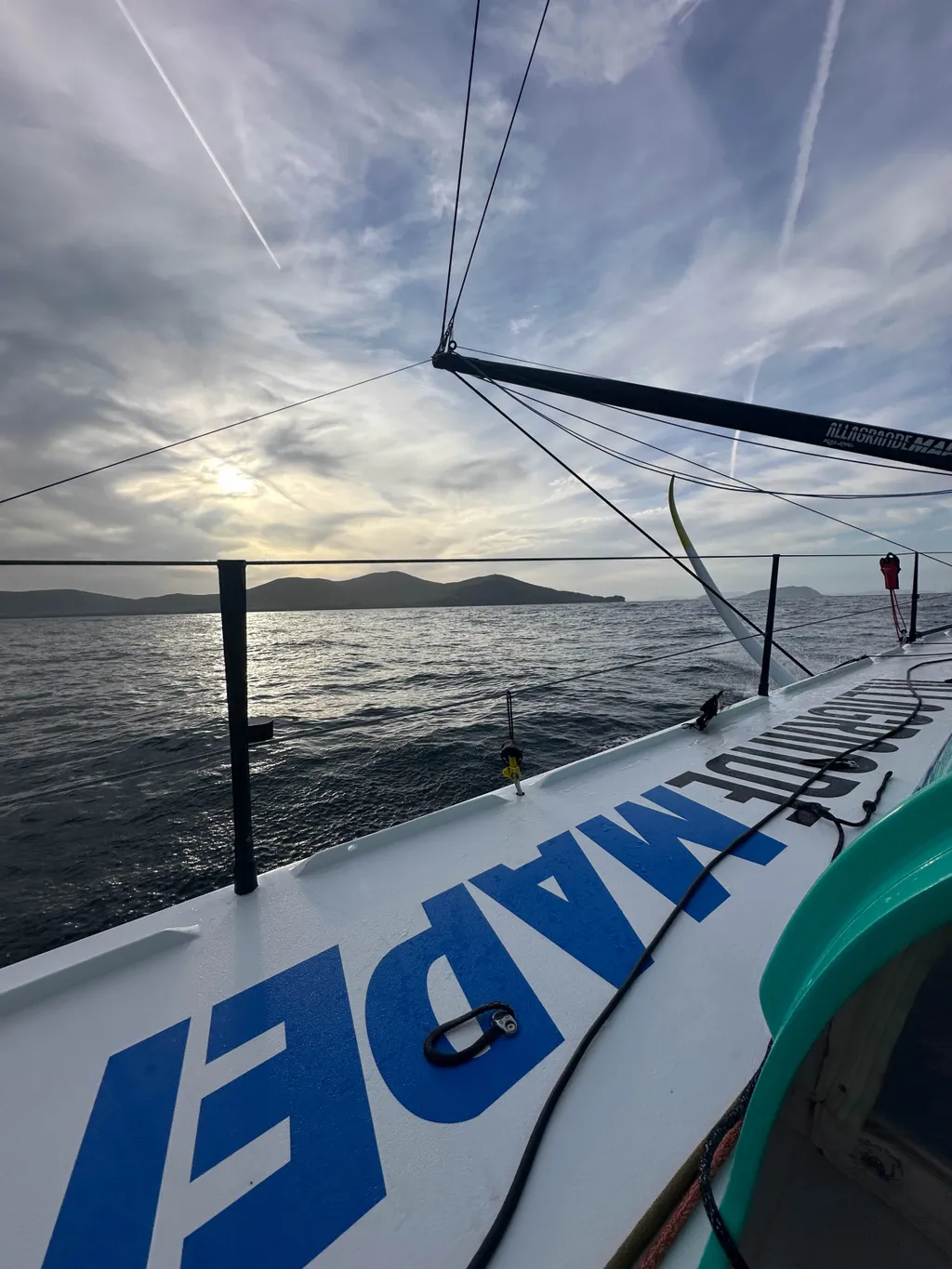 Ambiance à bord de l'Imoca Allagrande-Mapei, skippé par Ambrogio Beccaria lors de la Vendée Arctique 2026 – en mer le 08/06/2026