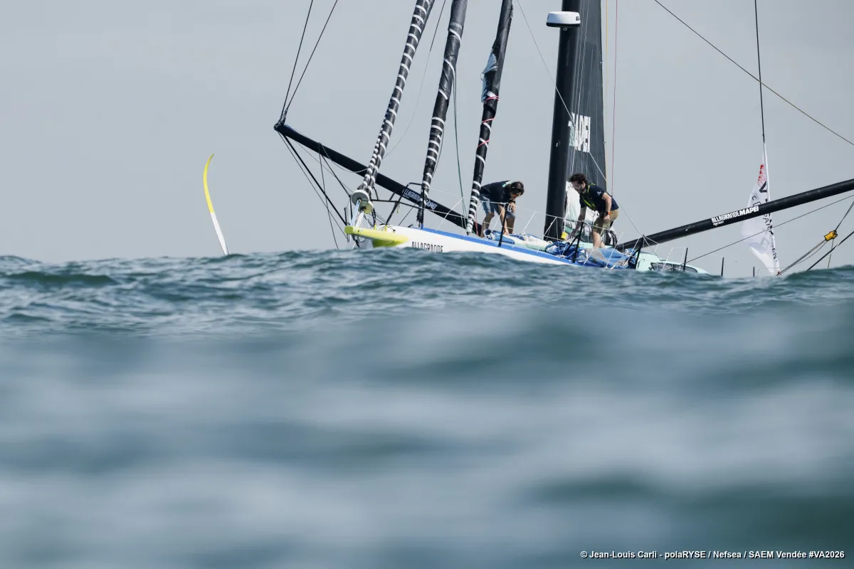 Le 7 juin, aux Sables-d'Olonne, village de la Vendée Arctique, les skippers avant le départ sur les pontons.