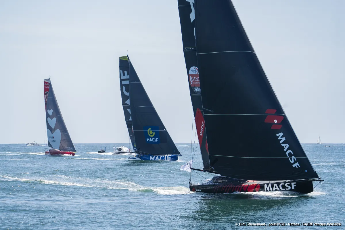 Le 7 juin, aux Sables-d'Olonne, village de la Vendée Arctique, les skippers avant le départ sur les pontons.