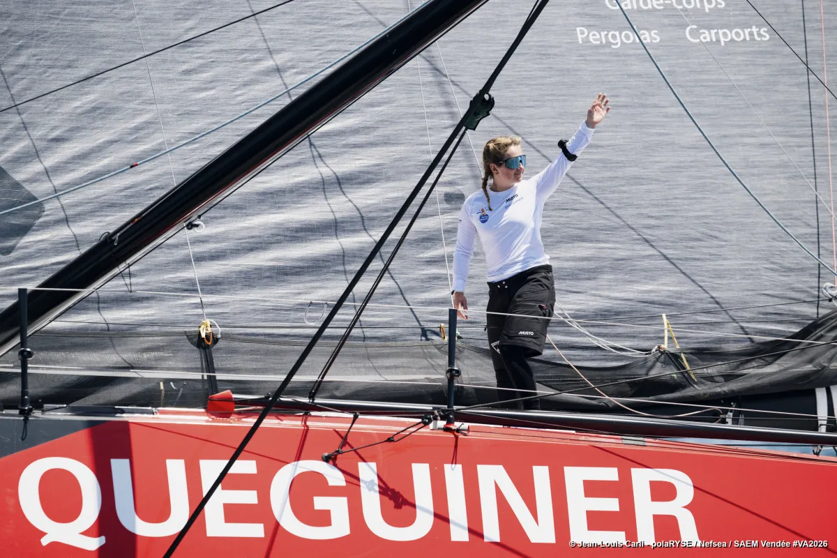 Le 7 juin, aux Sables-d'Olonne, village de la Vendée Arctique, les skippers avant le départ sur les pontons.