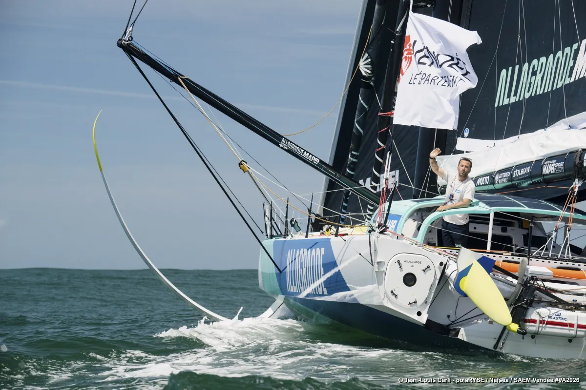 Le 7 juin, aux Sables-d'Olonne, village de la Vendée Arctique, les skippers avant le départ sur les pontons.