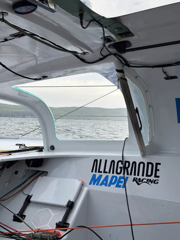 Ambiance à bord de l'Imoca Allagrande-Mapei, skippé par Ambrogio Beccaria lors de la Vendée Arctique 2026 – en mer le 08/06/2026