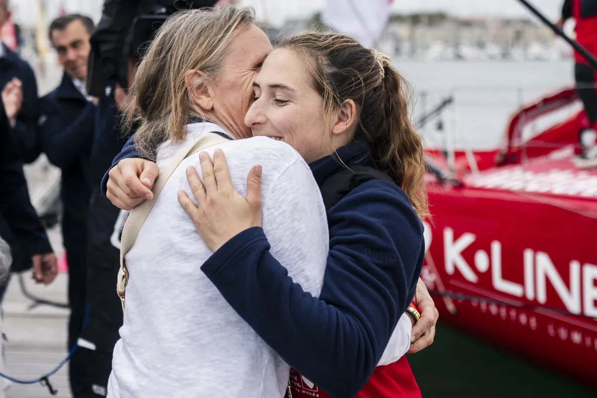 Le 16 juin, aux Sables-d'Olonne, arrivée aux pontons de Violette Dorange, skipper d'Initiatives-Cœur, troisième de la Vendée Arctique Race.Eloi Stichelbaut - polaRYSE / Nefsea, Elodie Guillouet - polaRYSE / Nefsea
©SAEM Vendée, À usage rédactionnel uniquement