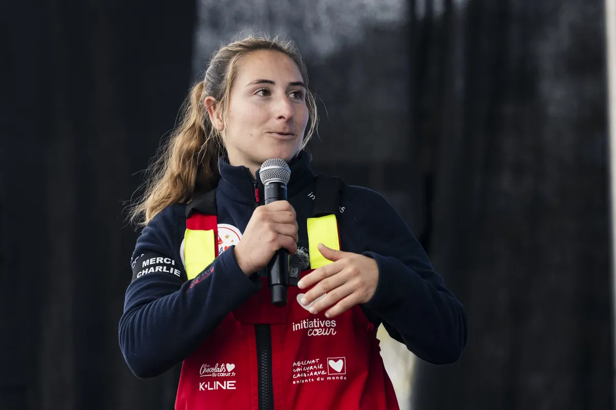 Le 16 juin, aux Sables-d'Olonne, au village de la Vendée Arctique, Violette Dorange, skipper d'Initiatives-Cœur, troisième de la Vendée Arctique Race.Eloi Stichelbaut - polaRYSE / Nefsea, Elodie Guillouet - polaRYSE / Nefsea
©SAEM Vendée, À usage rédactionnel uniquement