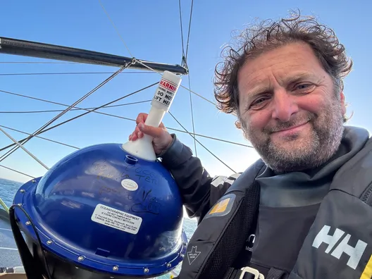 Ambiance à bord de l'Imoca April Marine - Recherche Co-Partenaire, skippé par Arnaud Boissières lors de la Vendée Arctique 2026 - en mer le 08/06/2026