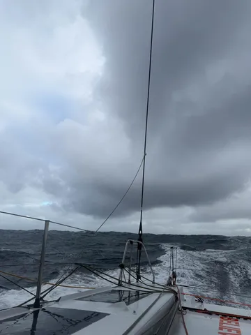 Ambiance à bord de l'Imoca 11TH Hour Racing, skippé par Francesca Clapcich lors de la Vendée Arctique 2026 – en mer le 08/06/2026