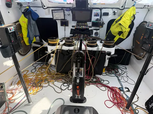 Ambiance à bord de l'Imoca 11TH Hour Racing, skippé par Francesca Clapcich lors de la Vendée Arctique 2026 – en mer le 08/06/2026