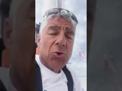 Entrée d'eau par la trappe de fond pour Manuel Cousin à bord de Coup de Pouce 😢