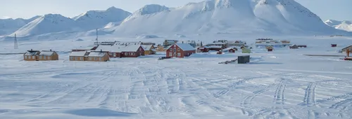 Le village de Ny-Ålesund au Svalbard 