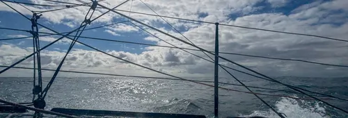 Ambiance à bord de l'Imoca April Marine - Recherche Co-Partenaire, skippé par Arnaud Boissières lors de la Vendée Arctique 2026 - en mer le 10/06/2026.