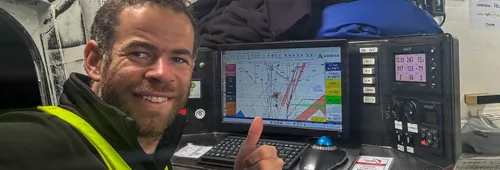 Ambiance à bord de l'Imoca Café Joyeux, skippé par Nico D'Estais lors de la Vendée Arctique 2026 – en mer le 08/06/2026
