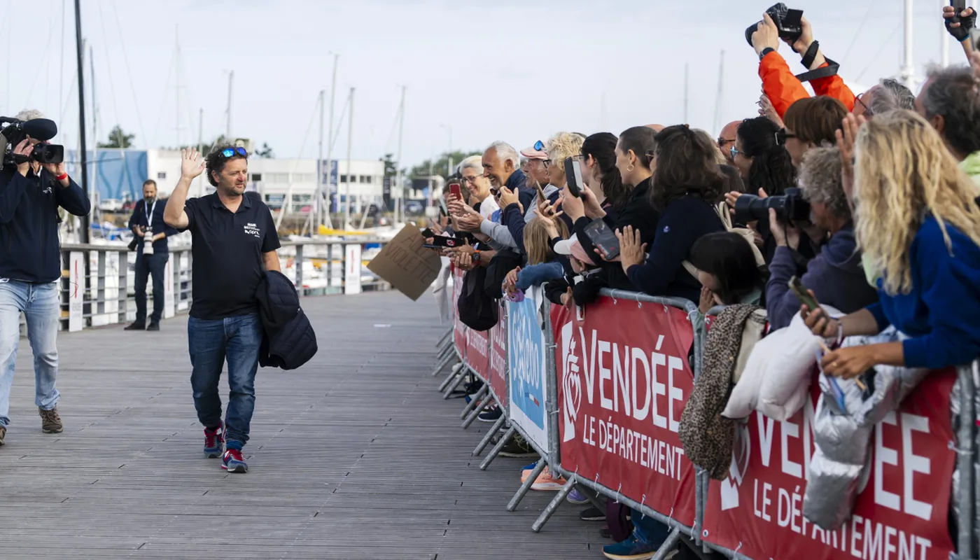 Les skippers avant le départ sur les pontons