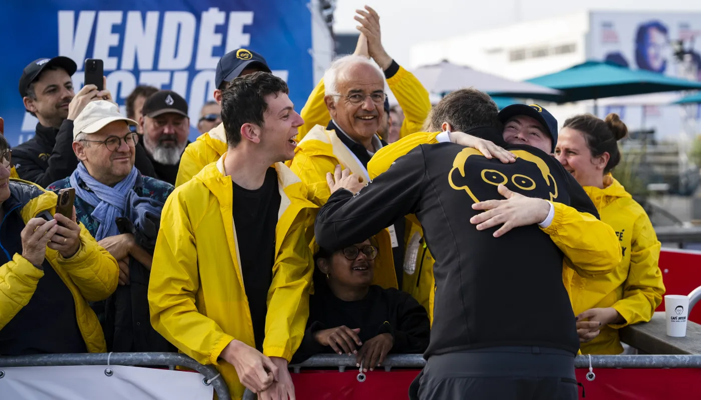 Les skippers avant le départ sur les pontons