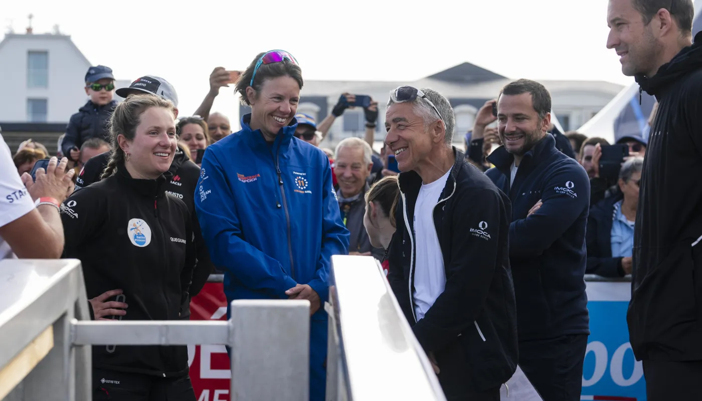 Les skippers avant le départ sur les pontons