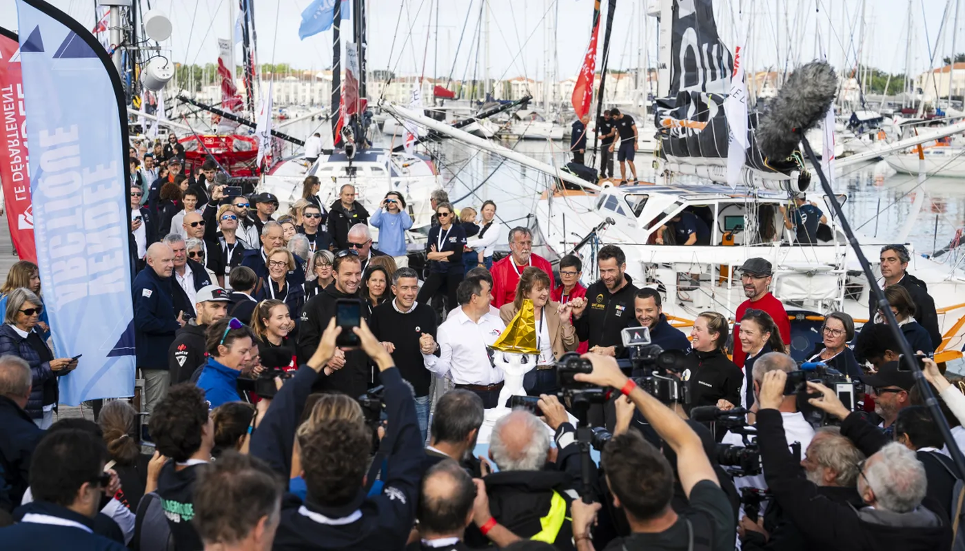Les skippers avant le départ sur les pontons