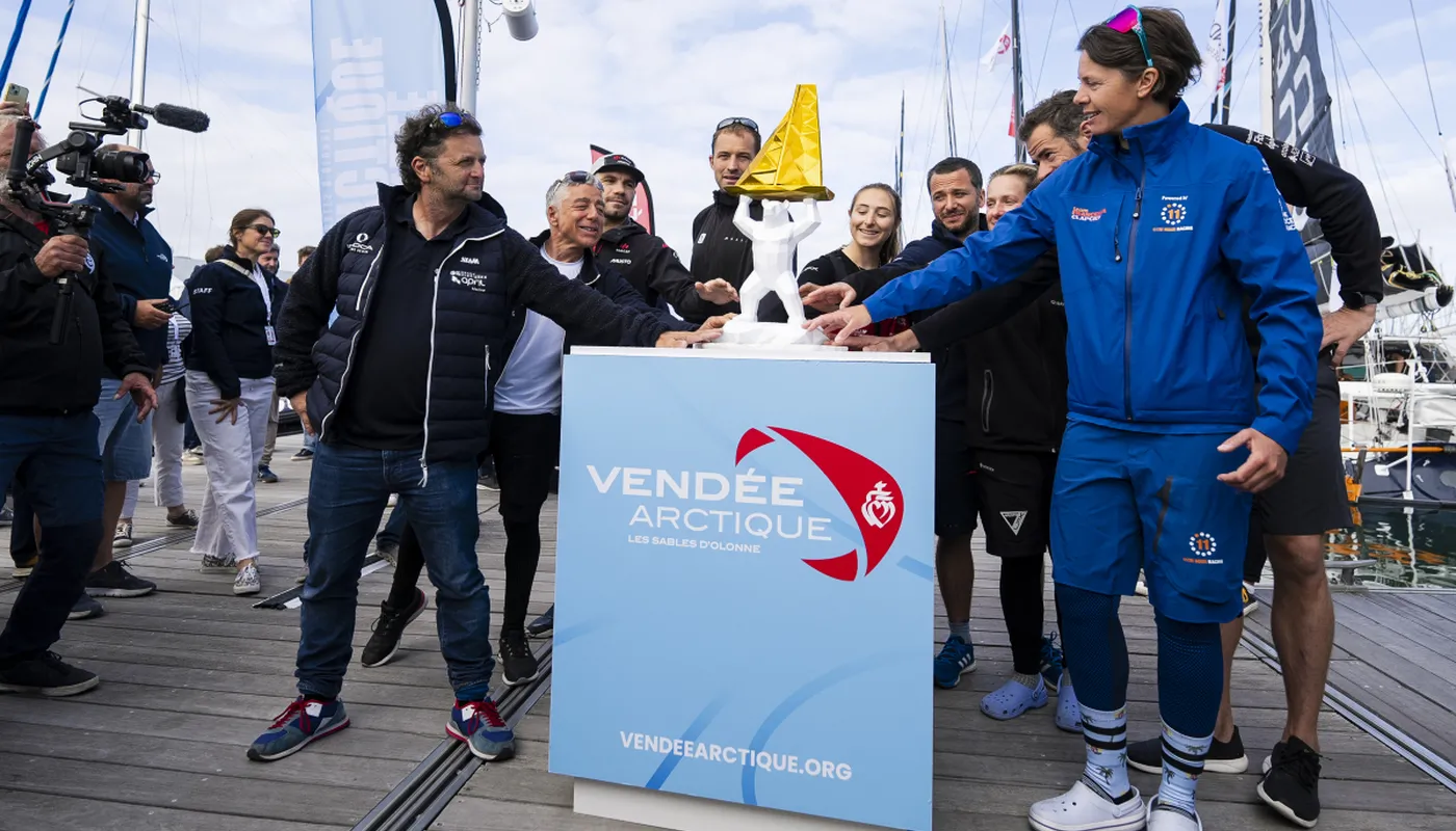 Les skippers avant le départ sur les pontons