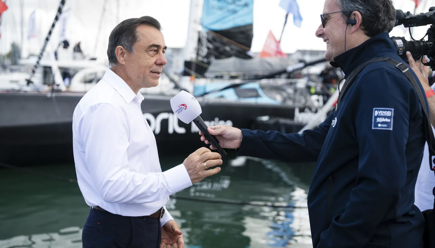 Les skippers avant le départ sur les pontons