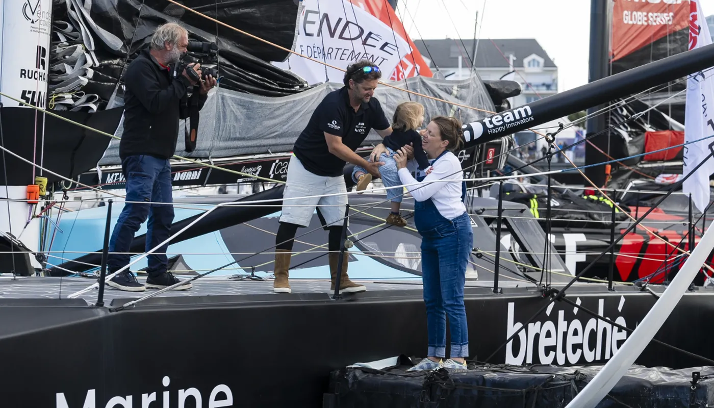 Les skippers avant le départ sur les pontons